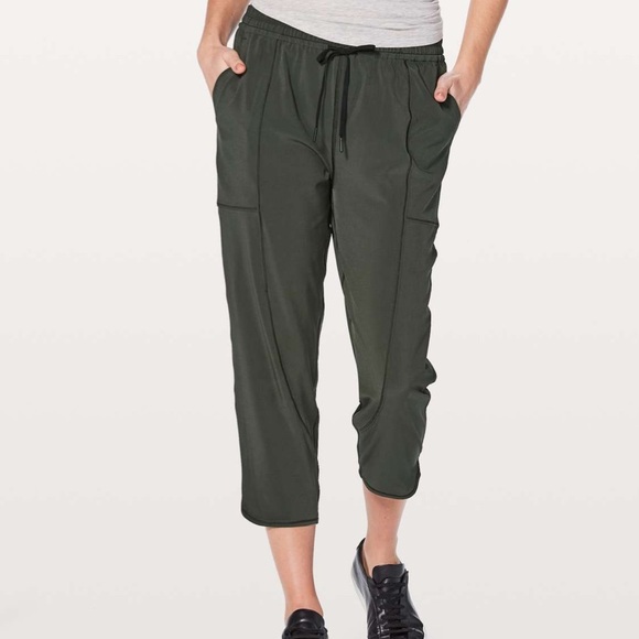 lululemon athletica Pants - Lululemon Final Play Crop *23” Evergreen Size 6 FLAWED